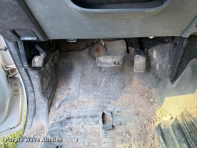 image for item EW8666 2015 Ford F550 Super Duty XL flatbed truck