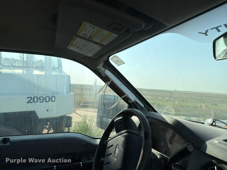 image for item EW8666 2015 Ford F550 Super Duty XL flatbed truck