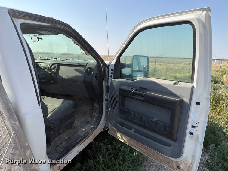 image for item EW8666 2015 Ford F550 Super Duty XL flatbed truck