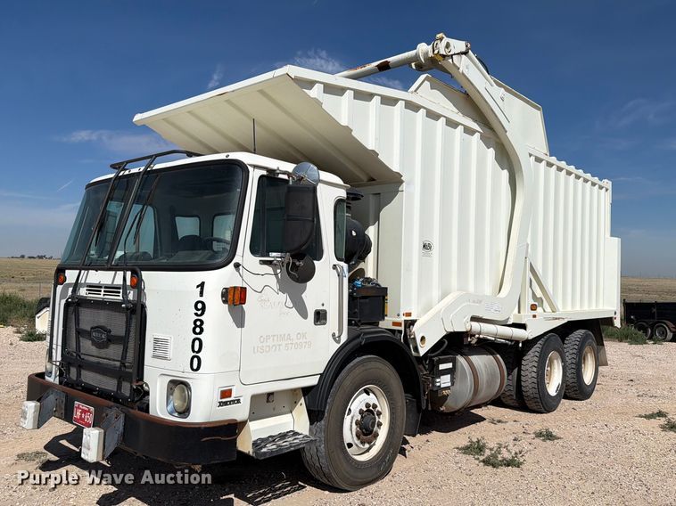 image for item EW8668 2020 Autocar Xpeditor refuse truck