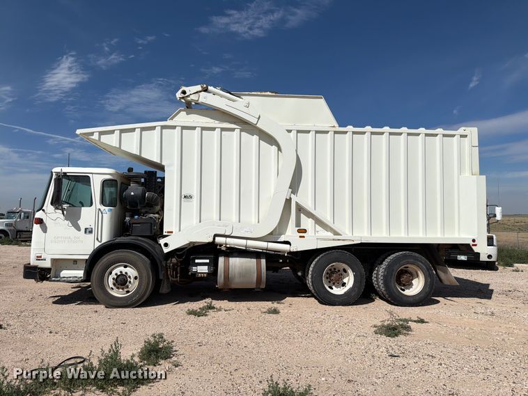 image for item EW8668 2020 Autocar Xpeditor refuse truck