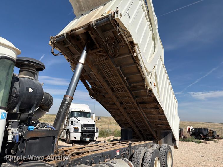 image for item EW8668 2020 Autocar Xpeditor refuse truck