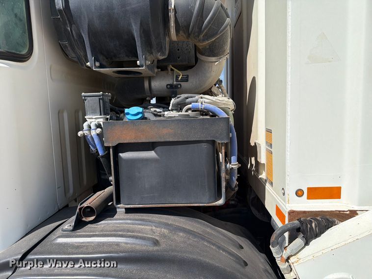 image for item EW8668 2020 Autocar Xpeditor refuse truck