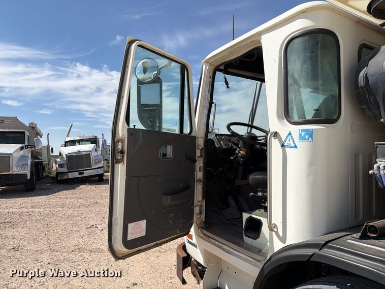 image for item EW8668 2020 Autocar Xpeditor refuse truck