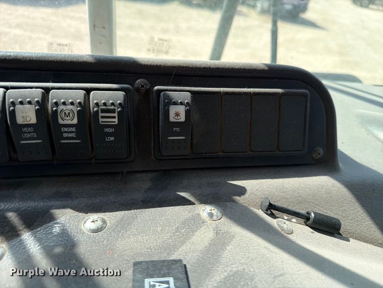 image for item EW8668 2020 Autocar Xpeditor refuse truck