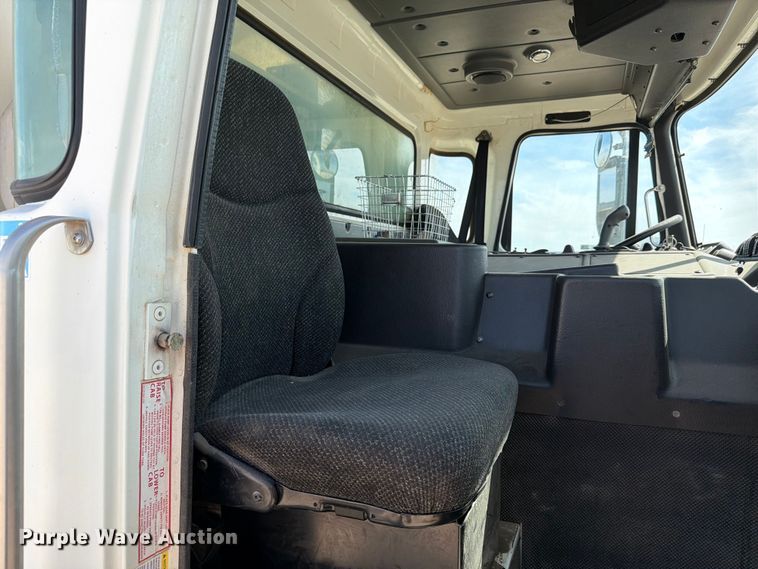 image for item EW8668 2020 Autocar Xpeditor refuse truck