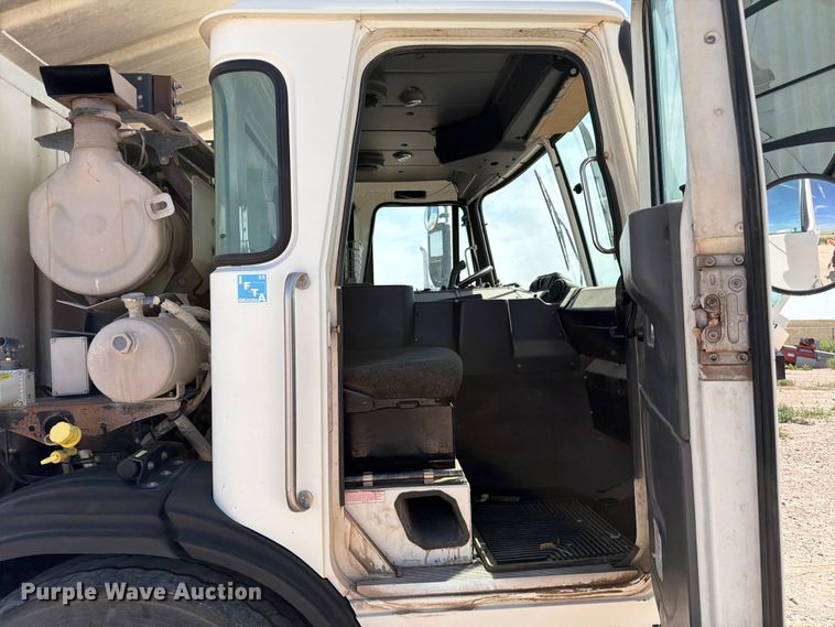 image for item EW8668 2020 Autocar Xpeditor refuse truck
