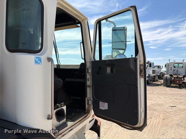 image for item EW8668 2020 Autocar Xpeditor refuse truck