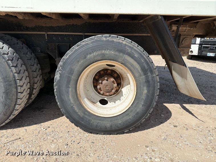 image for item EW8668 2020 Autocar Xpeditor refuse truck