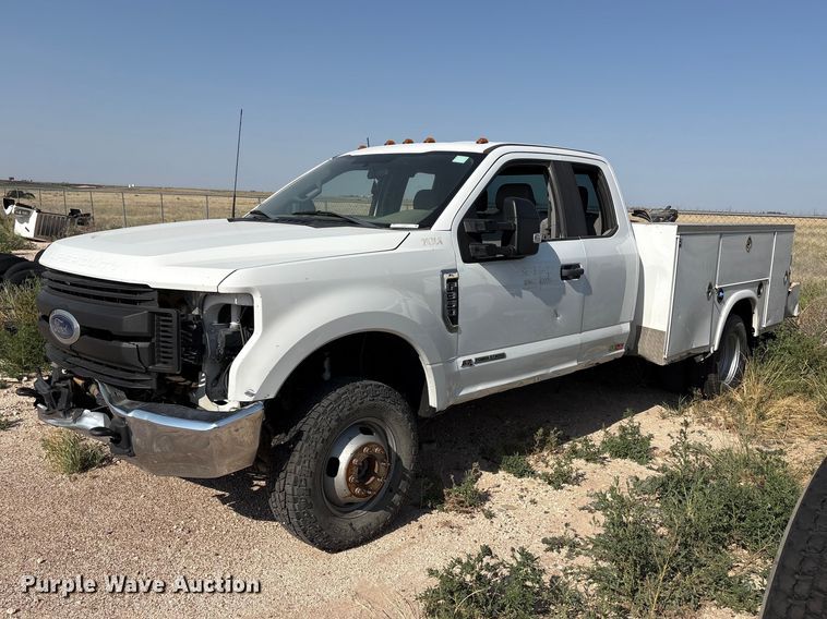 2019 Ford F350 Super Duty Ext. Cab utility bed pickup truck