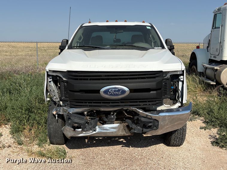 image for item EW8670 2019 Ford F350 Super Duty Ext. Cab utility bed pickup truck