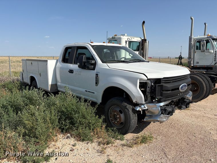 image for item EW8670 2019 Ford F350 Super Duty Ext. Cab utility bed pickup truck