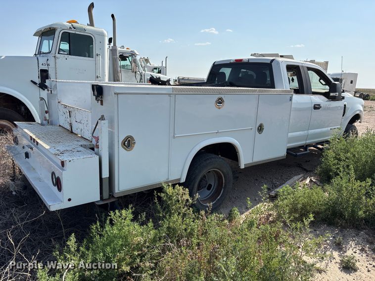image for item EW8670 2019 Ford F350 Super Duty Ext. Cab utility bed pickup truck