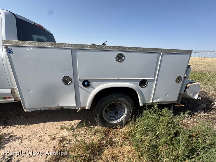 image for item EW8670 2019 Ford F350 Super Duty Ext. Cab utility bed pickup truck