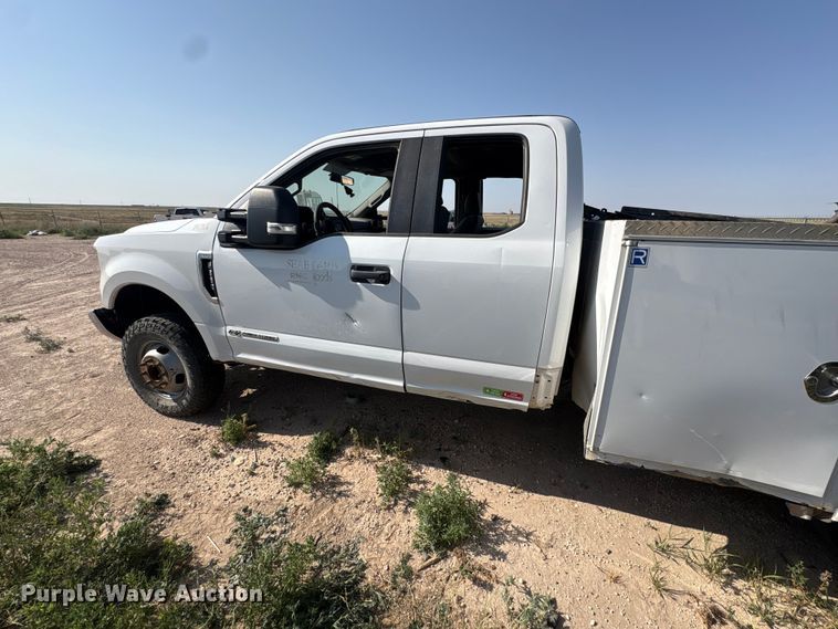 image for item EW8670 2019 Ford F350 Super Duty Ext. Cab utility bed pickup truck