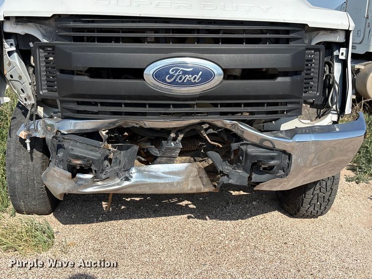 image for item EW8670 2019 Ford F350 Super Duty Ext. Cab utility bed pickup truck