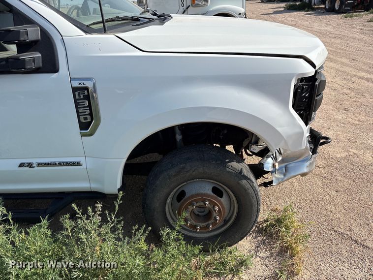 image for item EW8670 2019 Ford F350 Super Duty Ext. Cab utility bed pickup truck