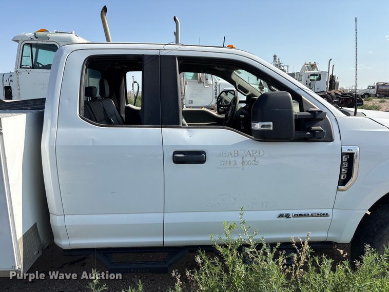 image for item EW8670 2019 Ford F350 Super Duty Ext. Cab utility bed pickup truck