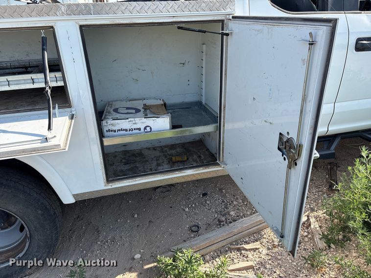 image for item EW8670 2019 Ford F350 Super Duty Ext. Cab utility bed pickup truck