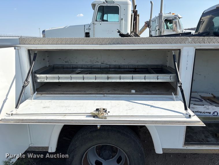image for item EW8670 2019 Ford F350 Super Duty Ext. Cab utility bed pickup truck