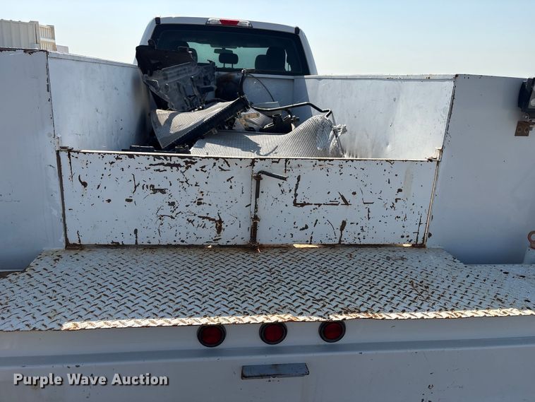 image for item EW8670 2019 Ford F350 Super Duty Ext. Cab utility bed pickup truck