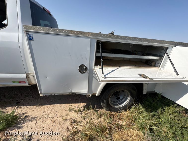 image for item EW8670 2019 Ford F350 Super Duty Ext. Cab utility bed pickup truck