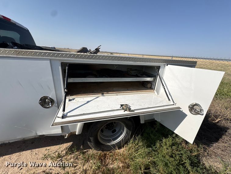 image for item EW8670 2019 Ford F350 Super Duty Ext. Cab utility bed pickup truck