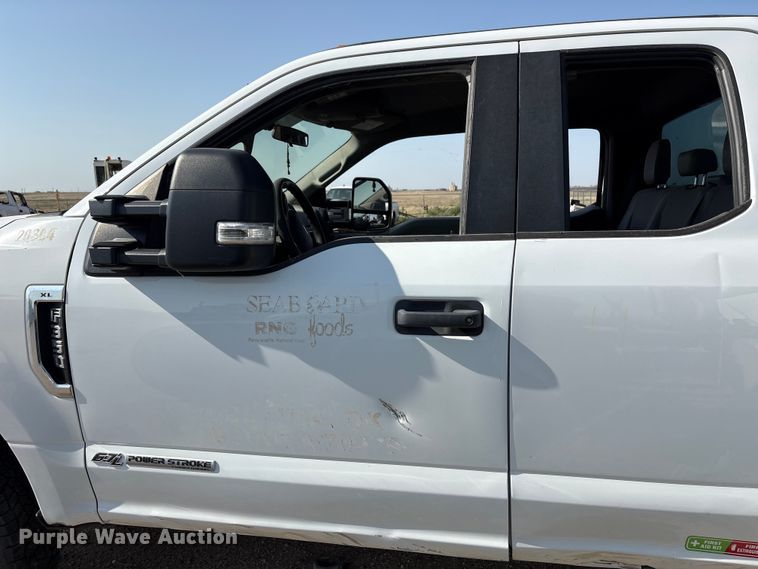 image for item EW8670 2019 Ford F350 Super Duty Ext. Cab utility bed pickup truck