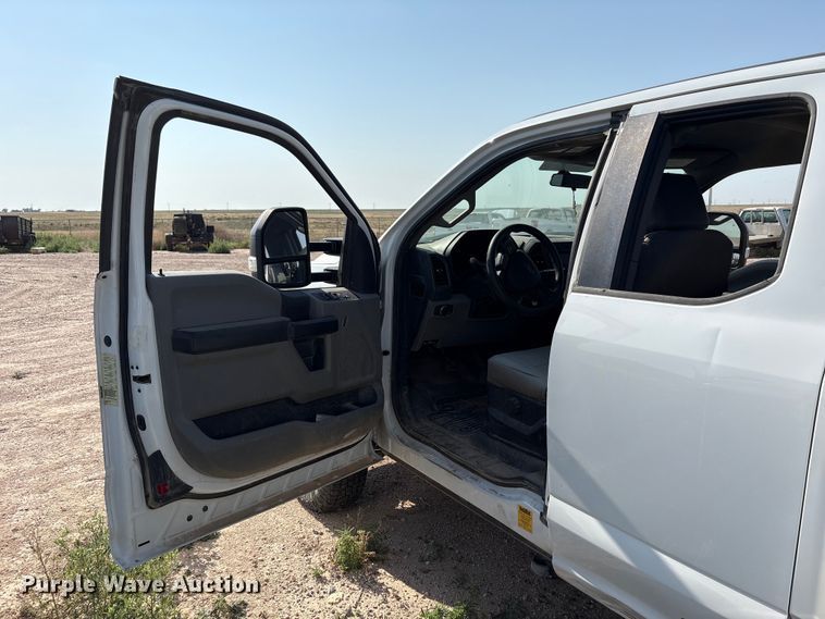image for item EW8670 2019 Ford F350 Super Duty Ext. Cab utility bed pickup truck