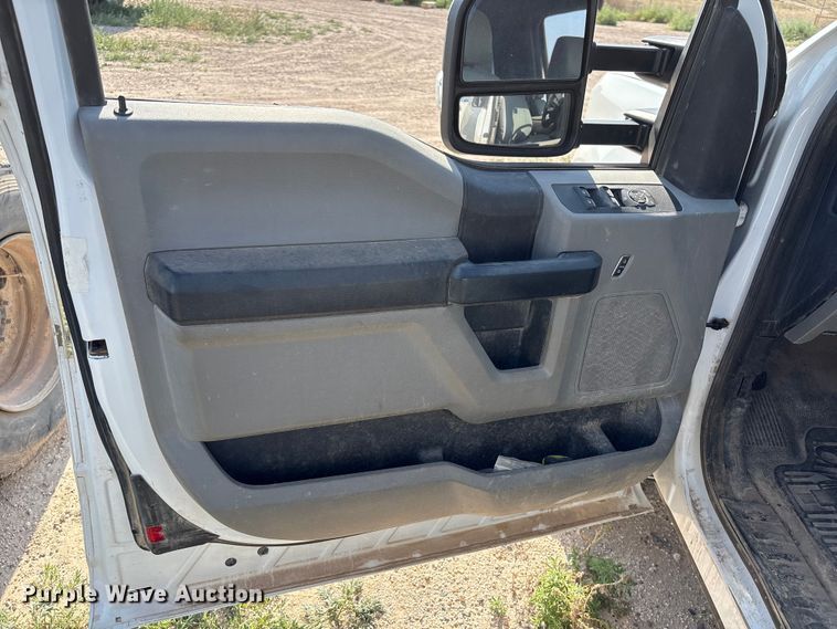 image for item EW8670 2019 Ford F350 Super Duty Ext. Cab utility bed pickup truck