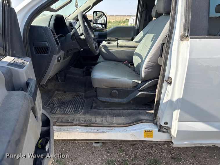 image for item EW8670 2019 Ford F350 Super Duty Ext. Cab utility bed pickup truck