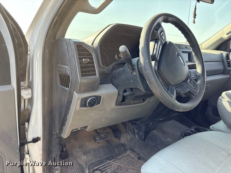 image for item EW8670 2019 Ford F350 Super Duty Ext. Cab utility bed pickup truck