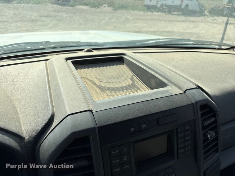 image for item EW8670 2019 Ford F350 Super Duty Ext. Cab utility bed pickup truck