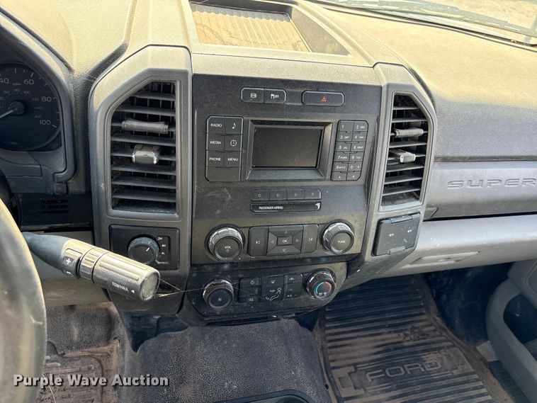 image for item EW8670 2019 Ford F350 Super Duty Ext. Cab utility bed pickup truck