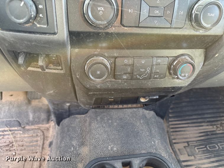image for item EW8670 2019 Ford F350 Super Duty Ext. Cab utility bed pickup truck