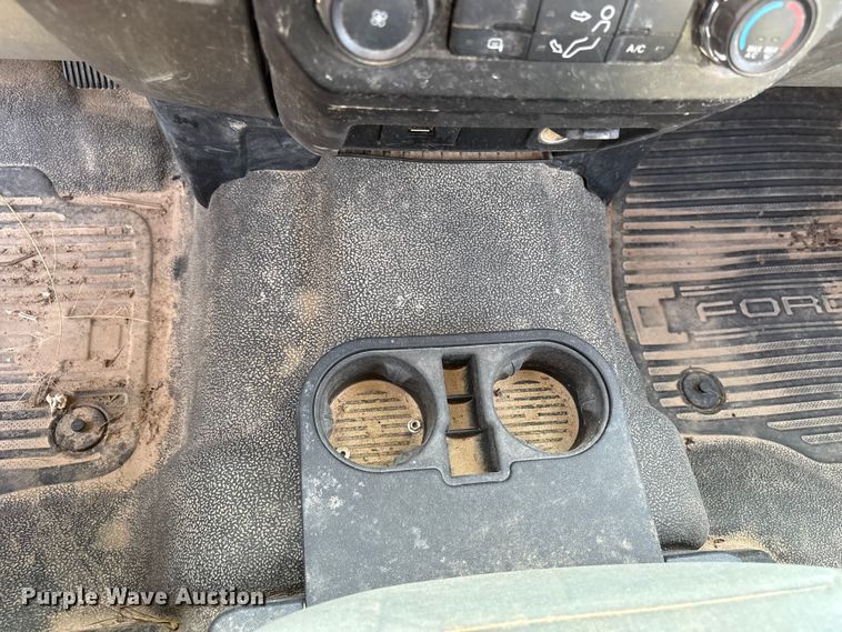 image for item EW8670 2019 Ford F350 Super Duty Ext. Cab utility bed pickup truck