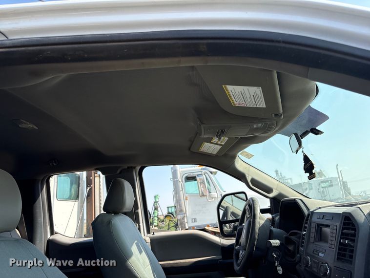image for item EW8670 2019 Ford F350 Super Duty Ext. Cab utility bed pickup truck