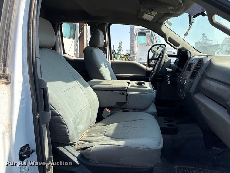 image for item EW8670 2019 Ford F350 Super Duty Ext. Cab utility bed pickup truck