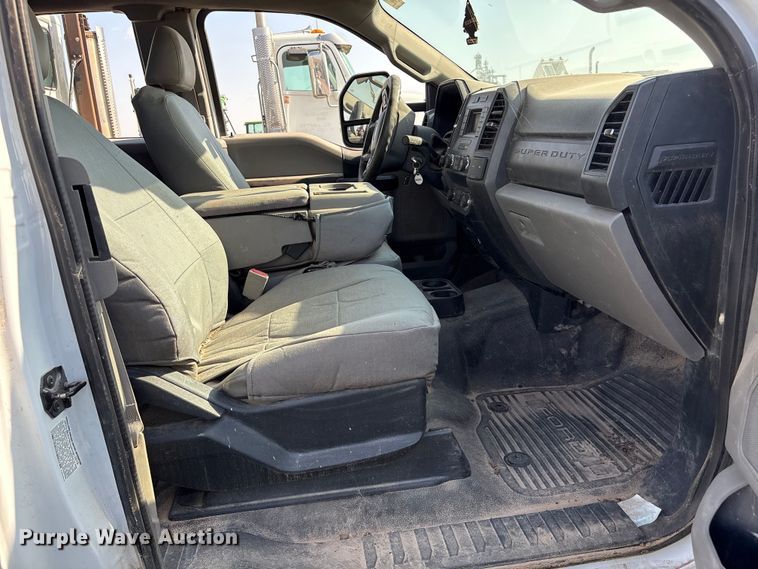 image for item EW8670 2019 Ford F350 Super Duty Ext. Cab utility bed pickup truck