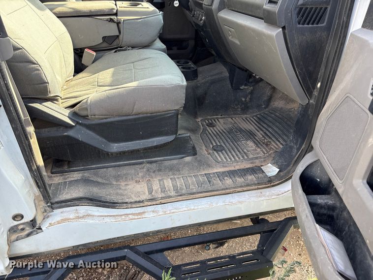 image for item EW8670 2019 Ford F350 Super Duty Ext. Cab utility bed pickup truck