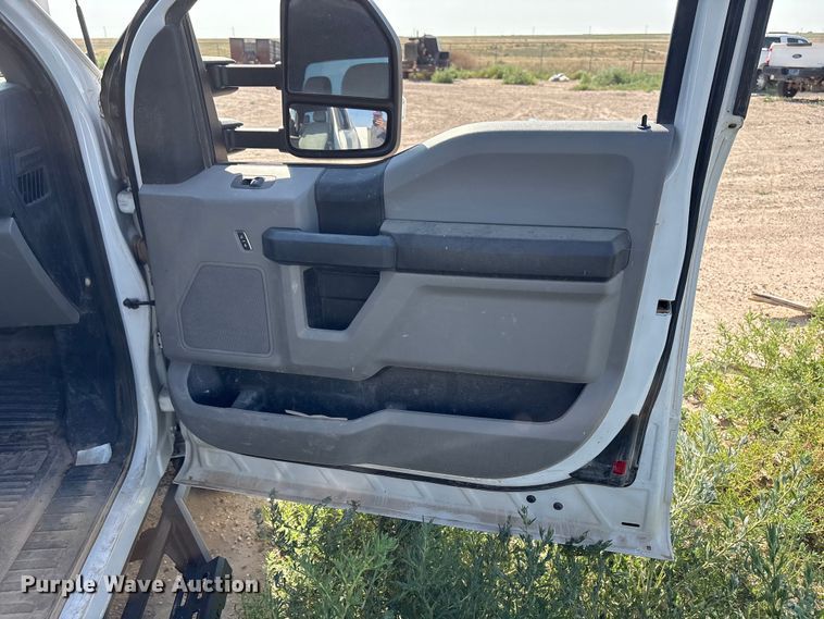 image for item EW8670 2019 Ford F350 Super Duty Ext. Cab utility bed pickup truck