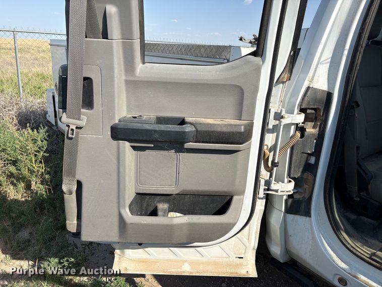 image for item EW8670 2019 Ford F350 Super Duty Ext. Cab utility bed pickup truck
