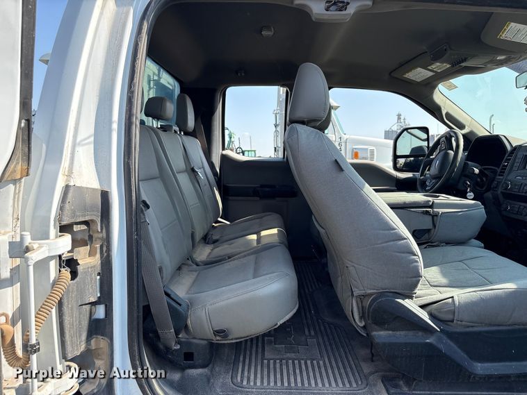 image for item EW8670 2019 Ford F350 Super Duty Ext. Cab utility bed pickup truck