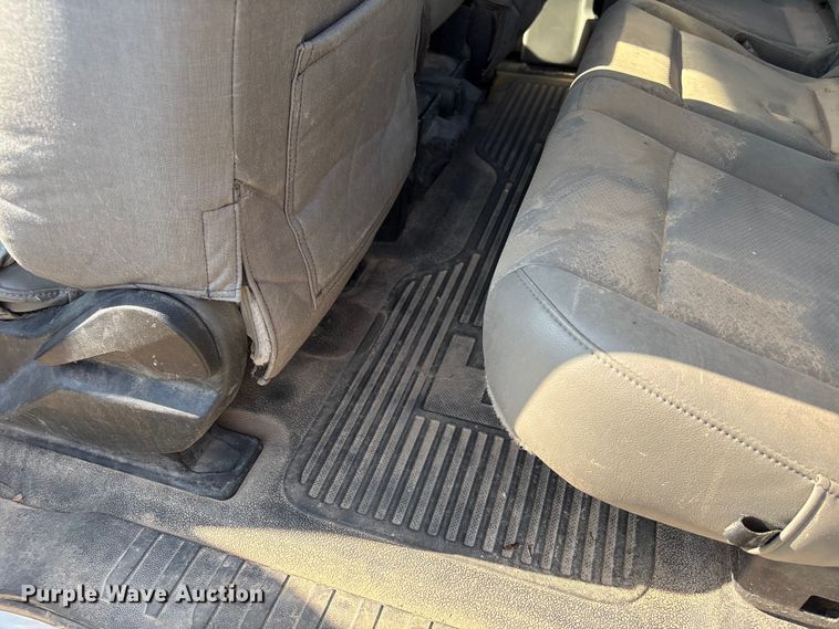 image for item EW8670 2019 Ford F350 Super Duty Ext. Cab utility bed pickup truck