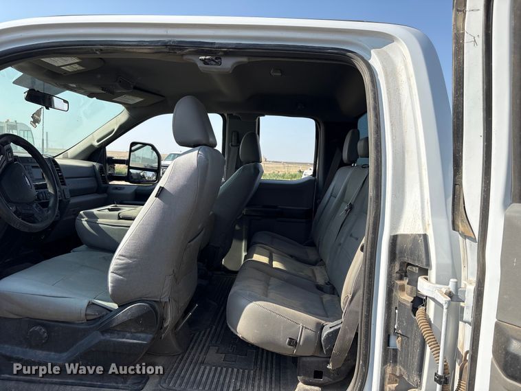 image for item EW8670 2019 Ford F350 Super Duty Ext. Cab utility bed pickup truck