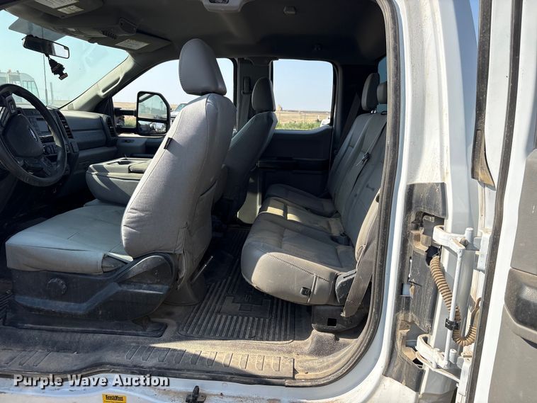 image for item EW8670 2019 Ford F350 Super Duty Ext. Cab utility bed pickup truck