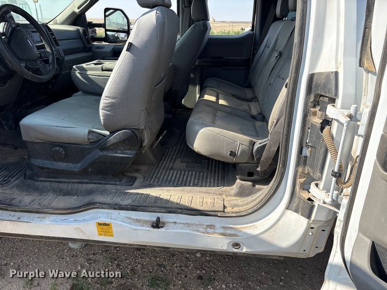 image for item EW8670 2019 Ford F350 Super Duty Ext. Cab utility bed pickup truck