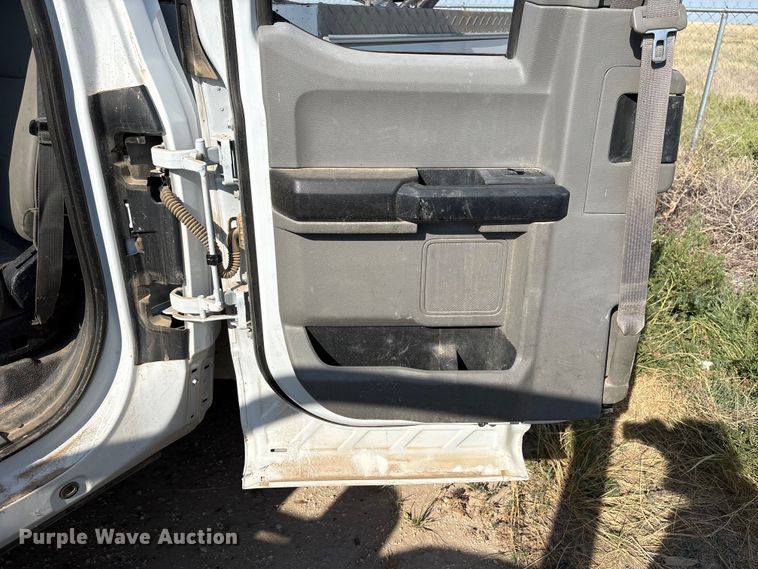 image for item EW8670 2019 Ford F350 Super Duty Ext. Cab utility bed pickup truck