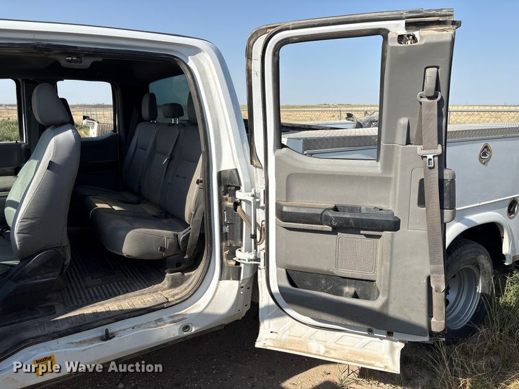 image for item EW8670 2019 Ford F350 Super Duty Ext. Cab utility bed pickup truck