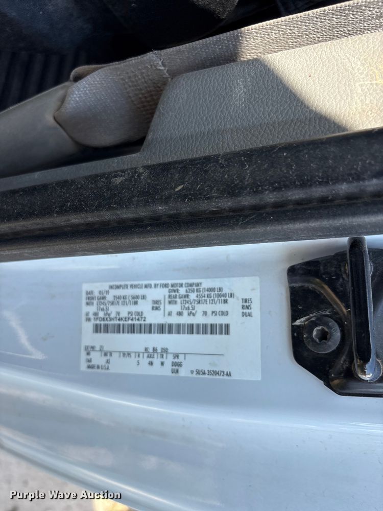 image for item EW8670 2019 Ford F350 Super Duty Ext. Cab utility bed pickup truck
